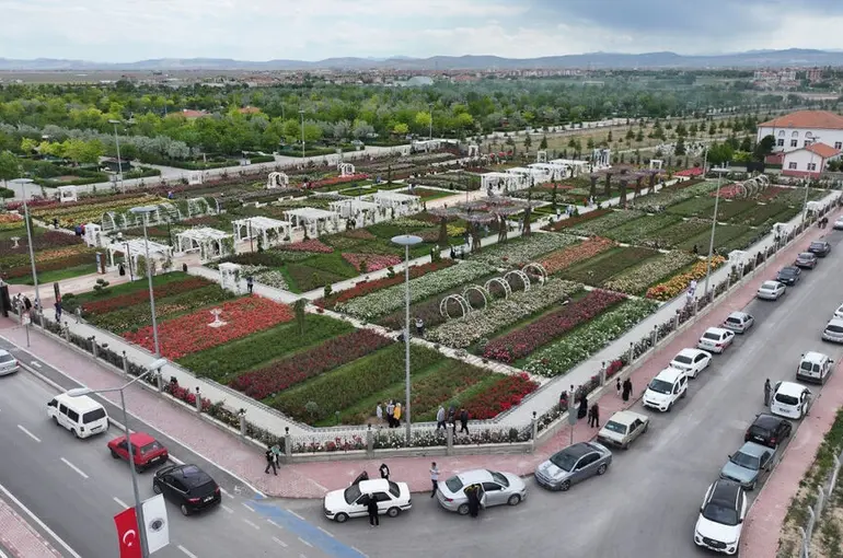 Karatay Mevlana Gül Parkı Yeni Sezon İçin Kapılarını Açtı