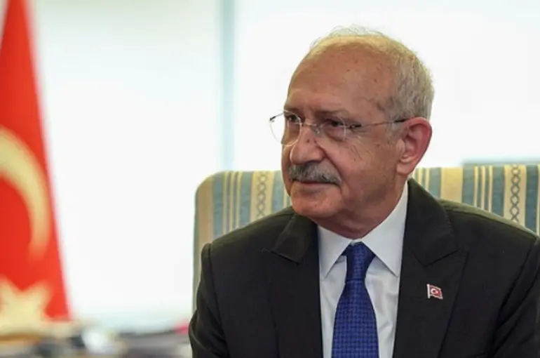 Kemal Kılıçdaroğlu'ndan 'Özrü kabahatinden büyük' dedirten seccade açıklaması!