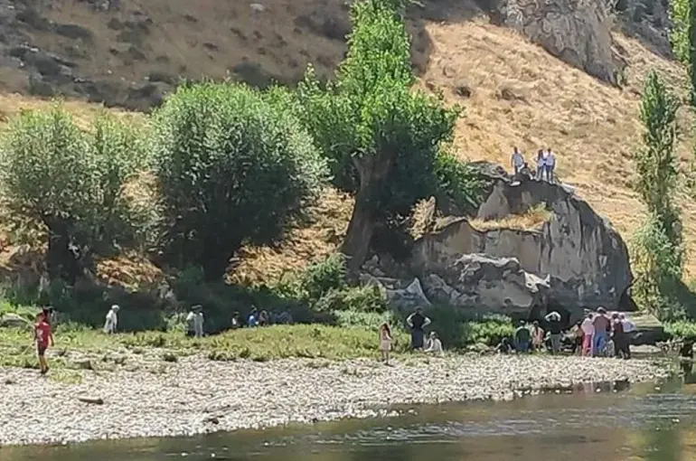 Kızılırmak’ta Dehşet! 3 Genç Akıntıya Kapıldı!