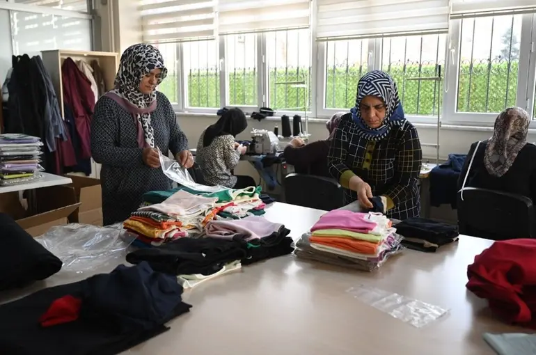 KOMEK Bayramda Gazzeli Çocukların Yüzünü Güldürecek