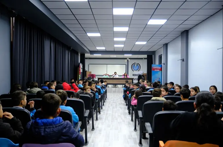 Konya Büyükşehir Çocuk Meclisi, İlçe Ziyaretleriyle Öğrencilere Ulaşıyor