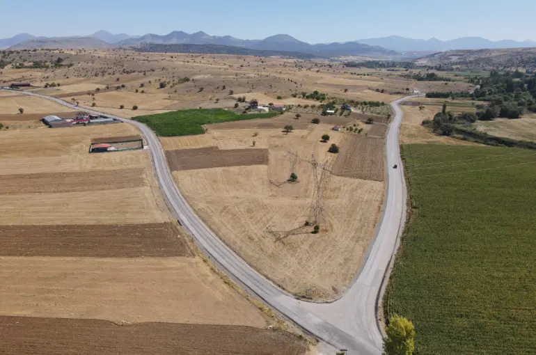 Konya Büyükşehir’den Beyşehir’e 20.7 KM Daha Mahalle Yolu