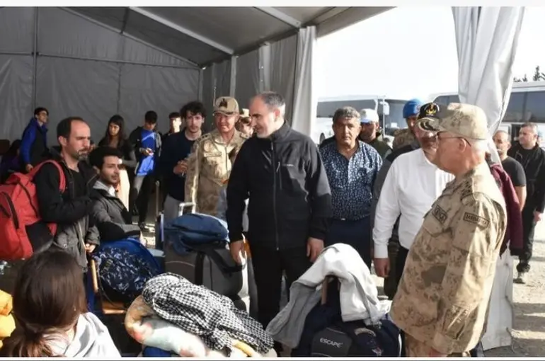 Konya Valisi Özkan koordinasyonunda Hatay'dan 64 bin 427 depremzede tahliye edildi