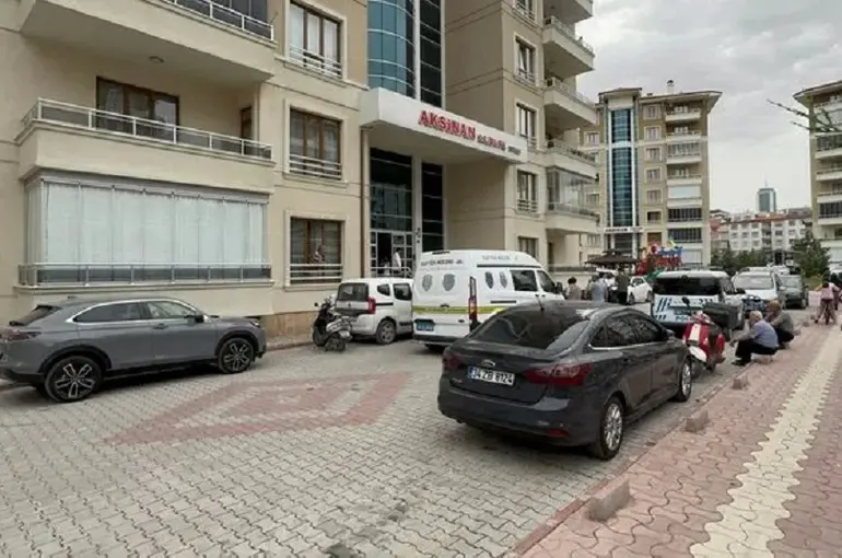 Konya’da Aile Cinayeti: 3 Çocuğun Annesi Bıçaklanarak Öldürüldü!