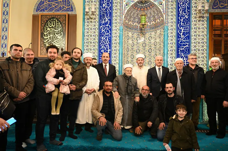 Konya’da Berat Kandili Coşkusu: Vali Akın, Başkan Altay ve Şeyh İkrime Sabri Konyalılarla Buluştu