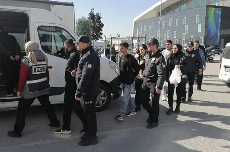 Konya’da Narkotik Operasyonu: 500’e Yakın Şüpheli Gözaltında
