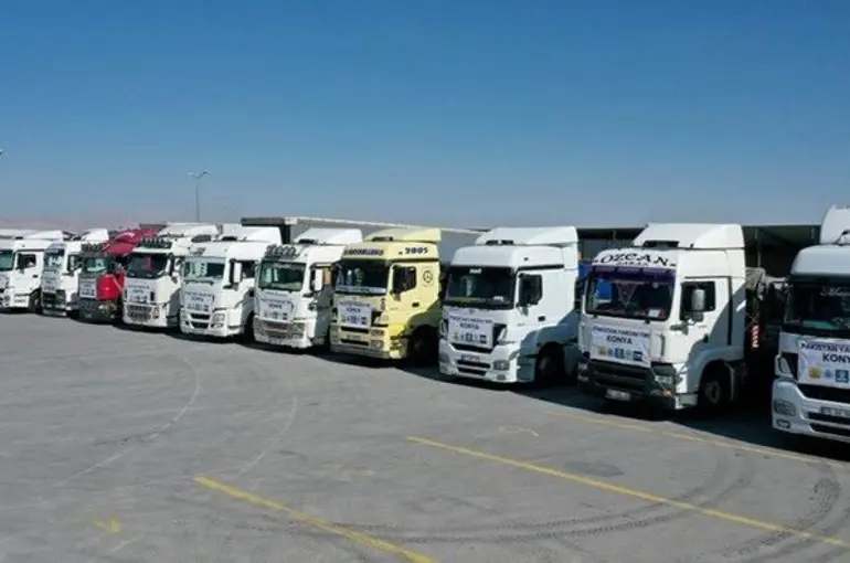 Konya'dan Pakistan'a 10 tır yardım malzemesi! Başkan Altay: Pakistan halkının her zaman yanındayız