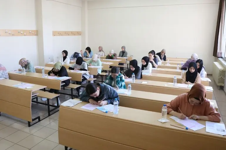 Lise Medeniyet Akademisi Öğrencileri YKS Provasında Ter Döktü