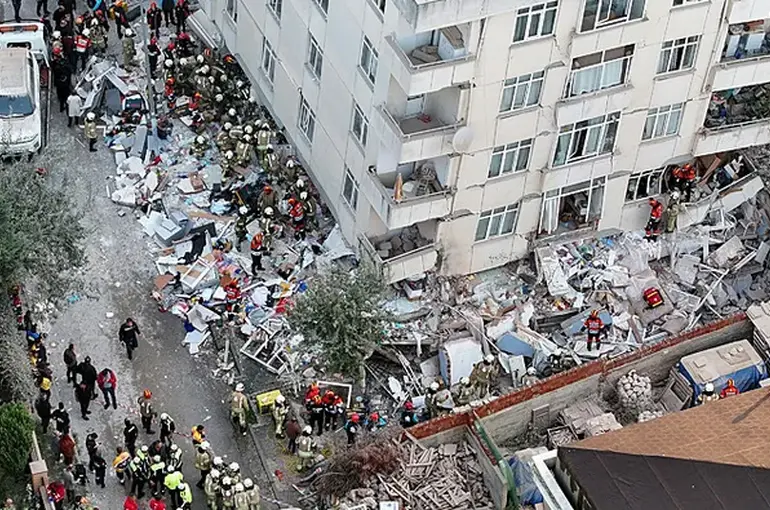 Maltepe’de Bina Faciası: 5 Kişi Hayatını Kaybetti, Mimar ve Şantiye Şefi Tutuklandı!