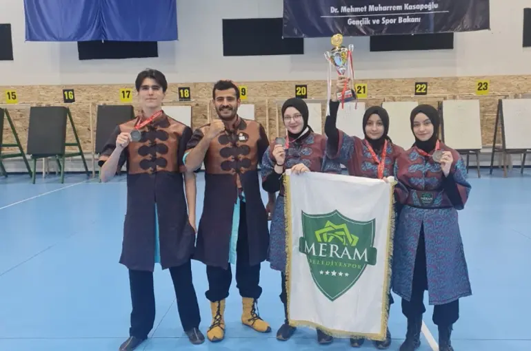 Meram Belediyesporlu Okçulardan Türkiye Rekoru