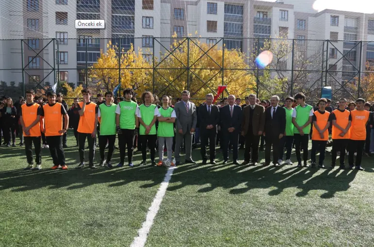 Meram gençliği Yeni 6 Halı Sahaya Daha Kavuştu