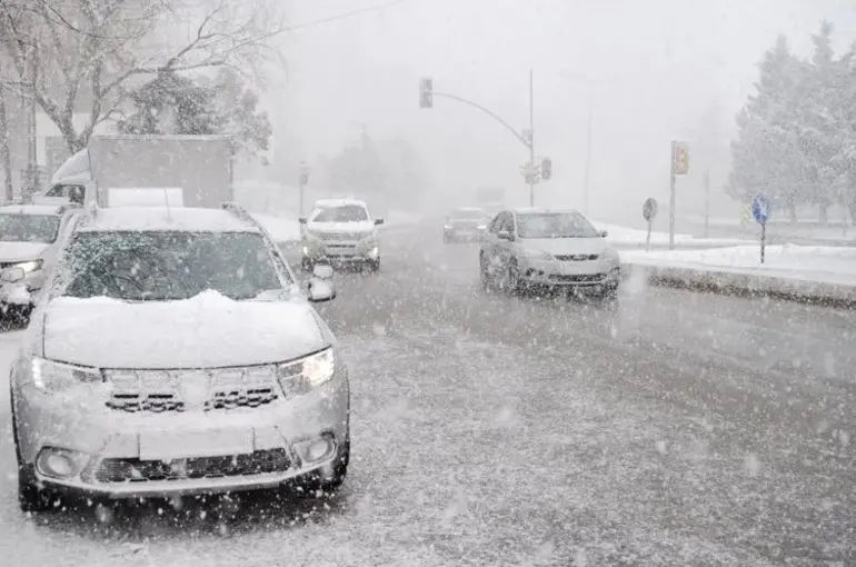 Meteoroloji uyardı! Sıcaklıklar 10 derece birden düşüyor: Birçok il için kar ve fırtına alarmı!