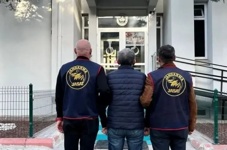 MİT Tırlarının Durdurulduğu Dönemde İl Emniyet Müdürüydü: FETÖ Üyesi Yakalandı!