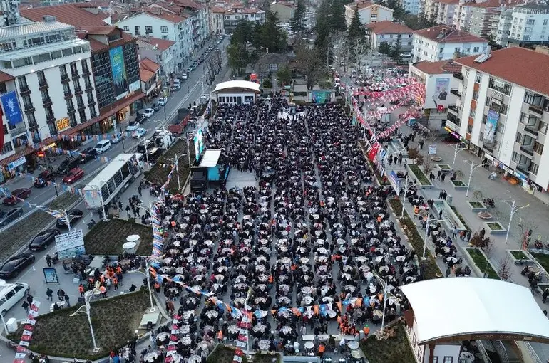 Mustafa Varank ve Başkan Altay Akşehirlilerle İftarda Buluştu