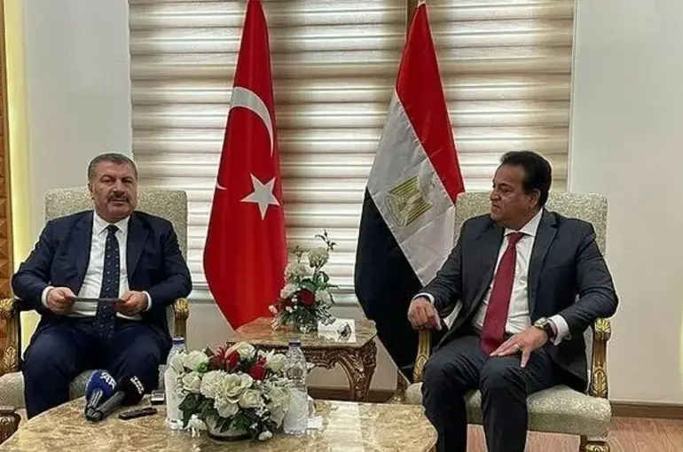 Sağlık Bakanı Koca, Gazze'ye yönelik sağlık yardımları için Mısır'da