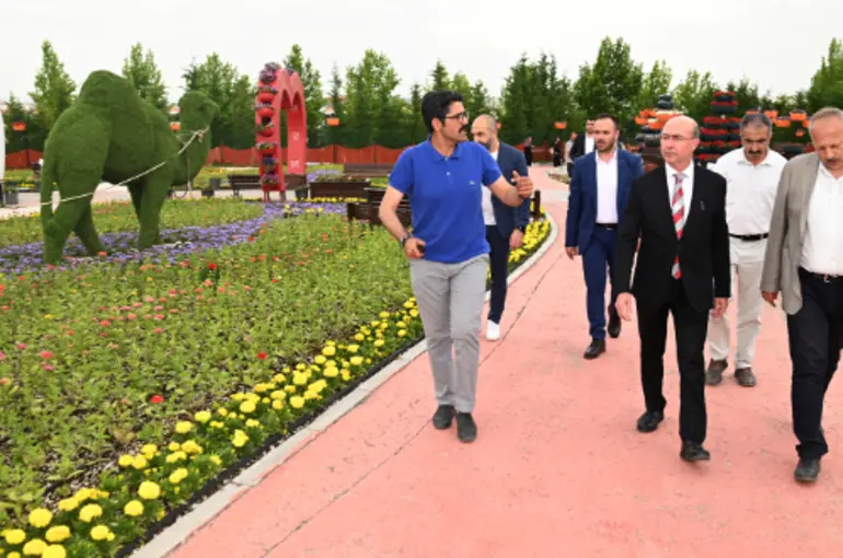 Selçuklu Çiçek Bahçesi 400 bin çiçekle kapılarını ziyaretçilerine açtı