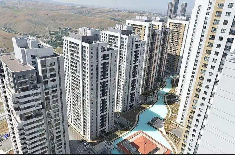 Sitelerde aidat isyanı ! Kiralarla yarışıyor