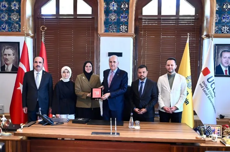 TBMM Başkanı Kurtulmuş’a Konya’da Anlamlı Hediye: Gazze’nin Acısını Anlatan Eser Takdim Edildi