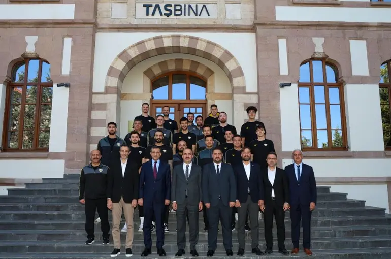 Türkiye Basketbol Ligi’ne Yükselen Takım Başkan Altay’ı Ziyaret Etti