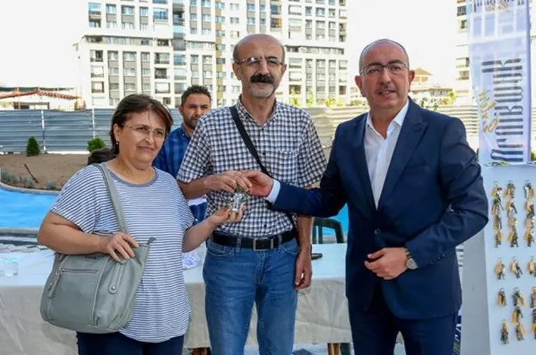 Uluırmak Evleri'nde 190 hak sahibi daha dairelerine kavuştu