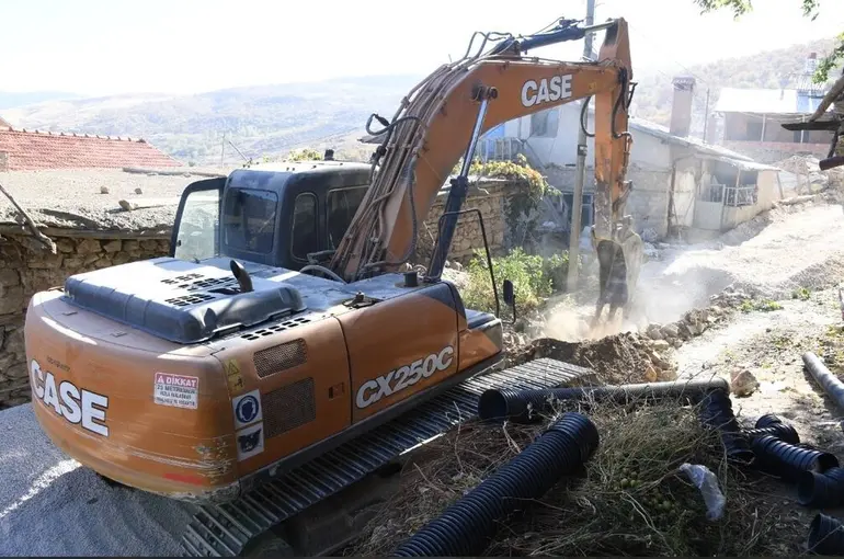 Yeni Kanalizasyon Şebekeleri Yapımı Devam Ediyor