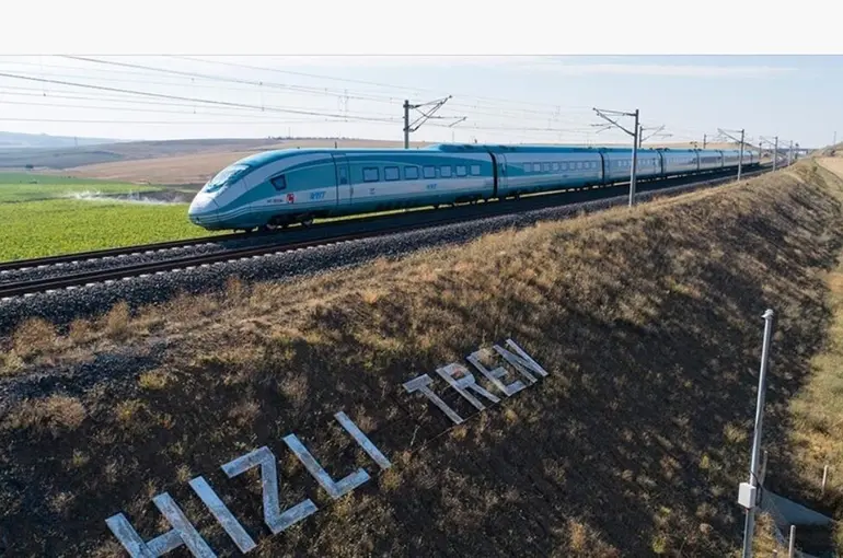 YHT Konya yolcuları yolda kaldı!